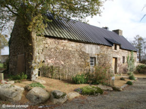 Ganivelle-roches granit-rocaille-grou-sauge-traverses bois