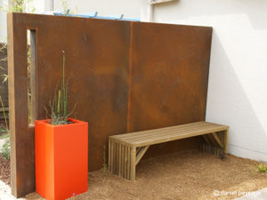 mur corten-meurtrière-banc bois-grou-bac alu orange
