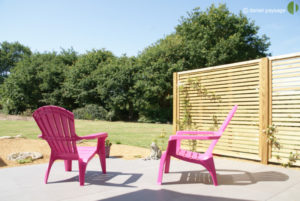 terrasse dallage palissade fauteuil de jardin