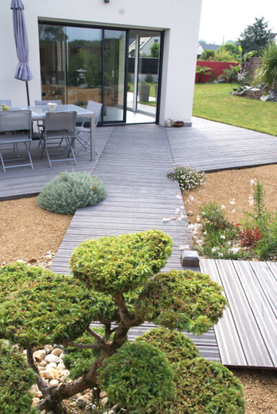 Une terrasse pour un charme de vie et un lien avec le jardin au quotidien